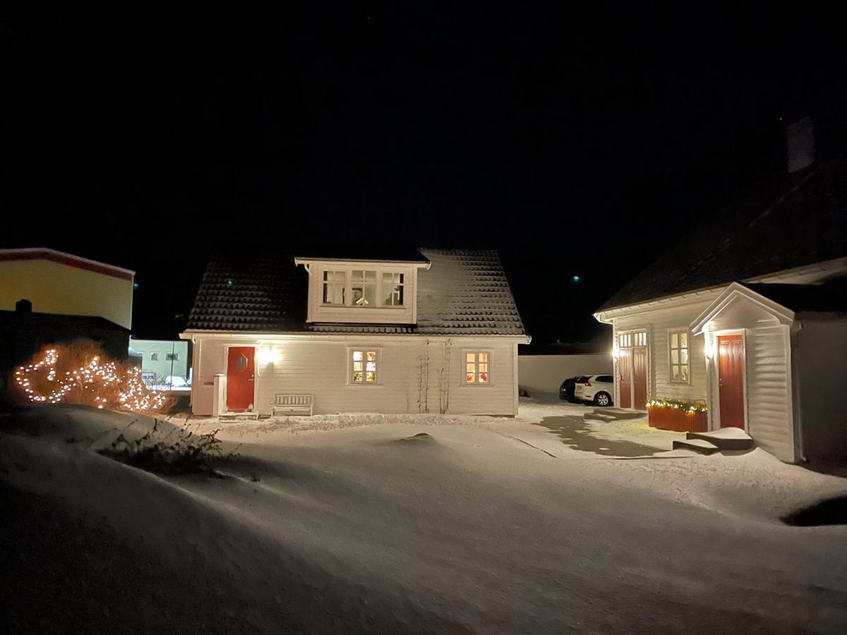 Den Gamle Fyrmesterboligen Andenes Εξωτερικό φωτογραφία